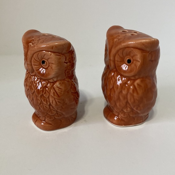 OWL Salt and Pepper Shakers Burnt Orange Vintage 3" Tall x 2" Wide - Picture 2 of 11